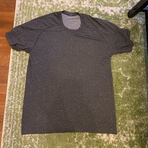 Lululemon t shirt